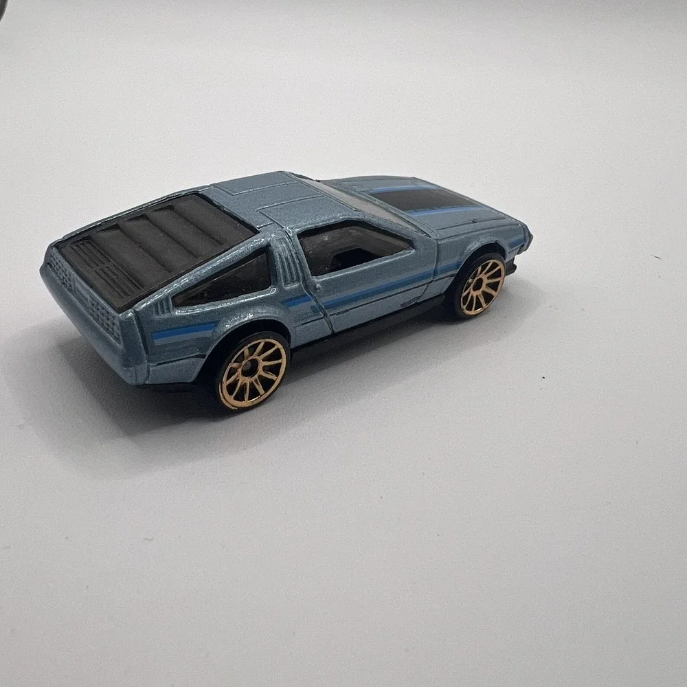 2009 Hot Wheels DMC Delorean Blue HW The '80s Diecast Toy Race CAR